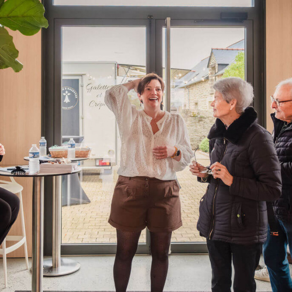 2025-11-08SALONDUMARIAGELESHARAS-58