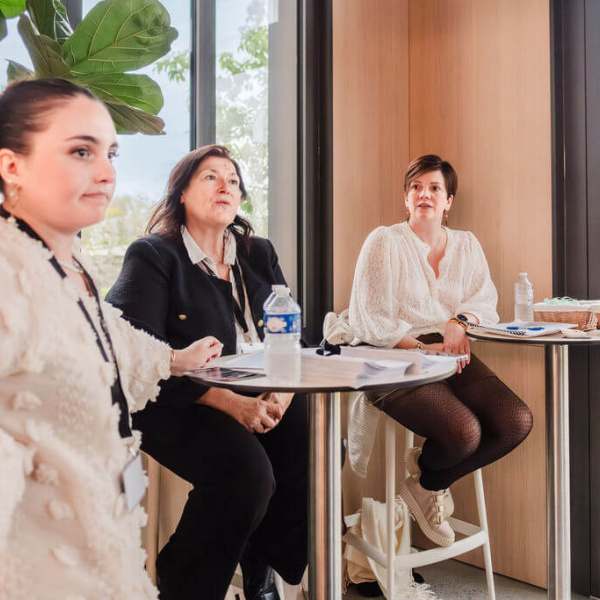 2025-11-08SALONDUMARIAGELESHARAS-87