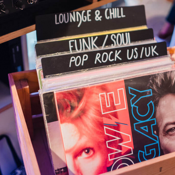 2025-11-08SALONDUMARIAGELESHARAS-15