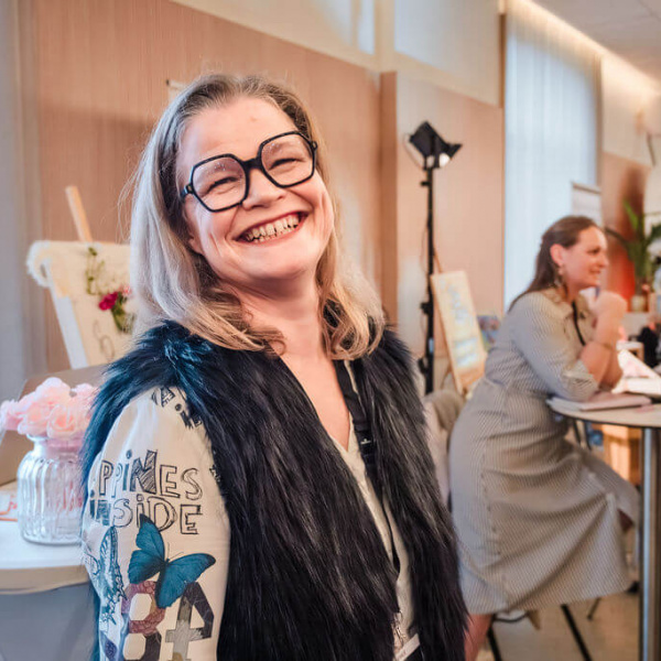 2025-11-08SALONDUMARIAGELESHARAS-54