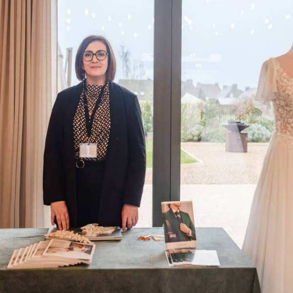 2025-11-08SALONDUMARIAGELESHARAS-2