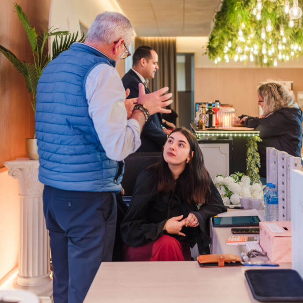 2025-11-08SALONDUMARIAGELESHARAS-17