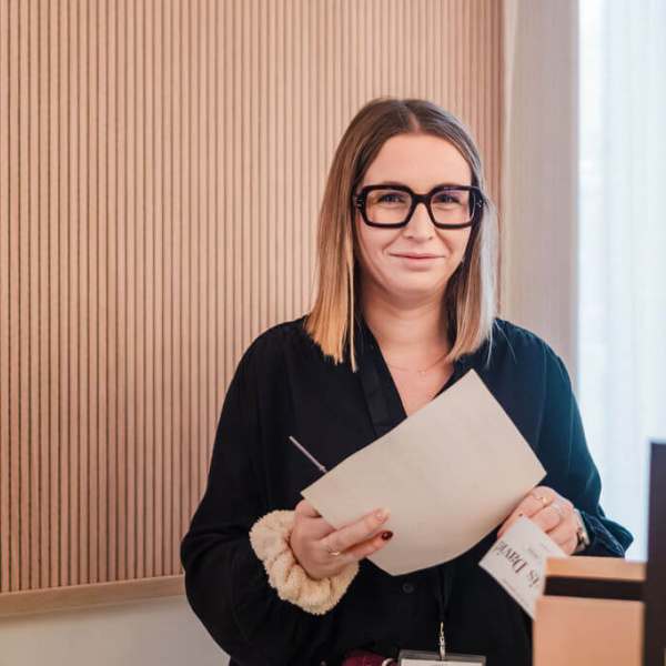 2025-11-08SALONDUMARIAGELESHARAS-10